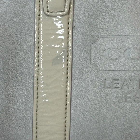 Elegant Cream Tote Bag - Picture 6 of 10